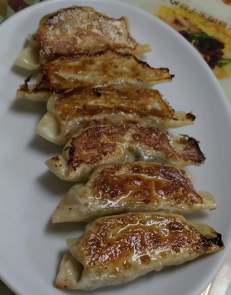 香ばしい焼き目のついた餃子